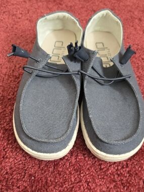Hey Dude Womens Size 6' Slip-On Shoes in Charcoal
